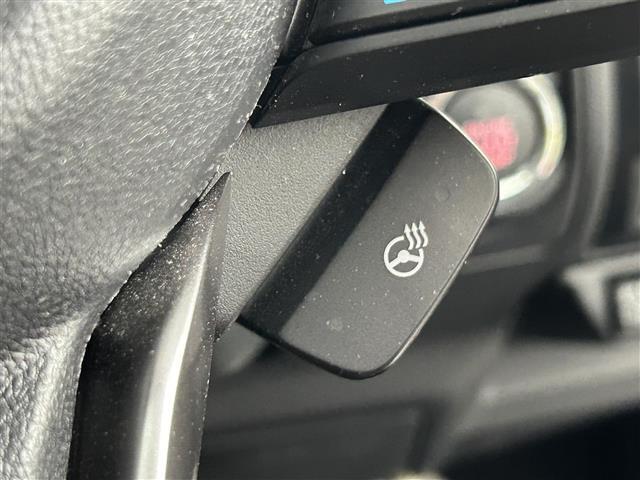 【ステアリングヒーター】冬場の寒い日に手がかじかんで運転が危険にさらされることもこれがあれば安心です！！ハンドルがじわっと暖かくなります♪