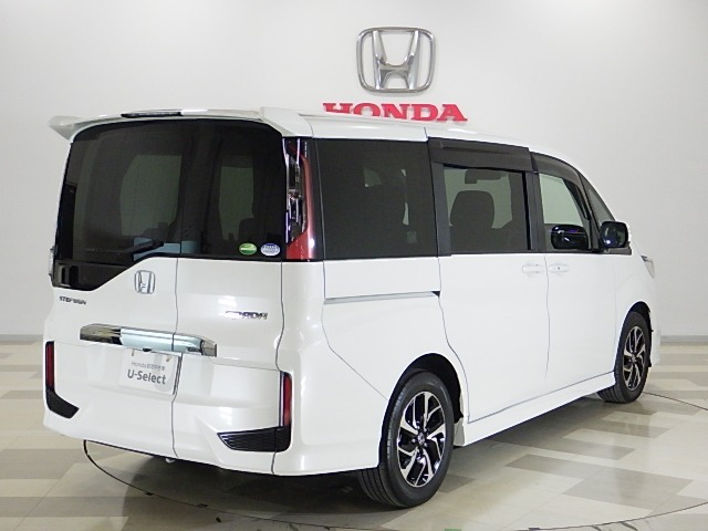 【車両状態証明書付】より安心してご購入頂く為、第三者機関による車両状態証明書を見ながら実車確認できます（フロントガラスのA1減点はほとんどの中古車にあるミリ単位の飛び石傷ですのでご安心下さい）。
