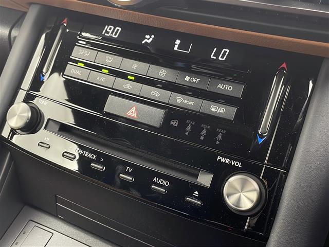 【運転席操作部】快適なドライブを楽しむための機能が装備されています！運転席から触れるので、使いやすいです！除菌プランいれていただくと、さらに清潔で安心していただけます！