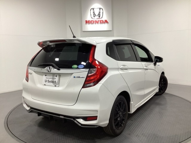 【Honda認定中古車 U-Select】　は3つの安心をお約束します。　1　Hondaのプロが整備した安心。 2　第三者機関がチェックした安心。　3　購入後もHondaが保証する安心。