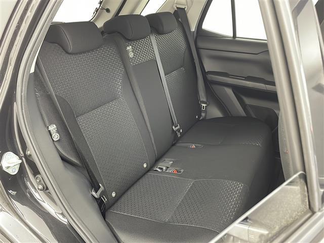 【運転席】座り心地が良いシートなので長時間の運転でも快適にお過ごしいただけます。新品のフロアマットのご注文も可能です。掲載箇所以外にご希望の写真がございましたらお気軽にお問い合わせ下さい。