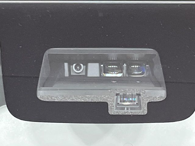 【スズキ　セーフティサポート】走行中に前方の車両等を認識し、衝突しそうな時は警報とブレーキで衝突回避と被害軽減をアシスト。より安全にドライブをお楽しみいただけます。