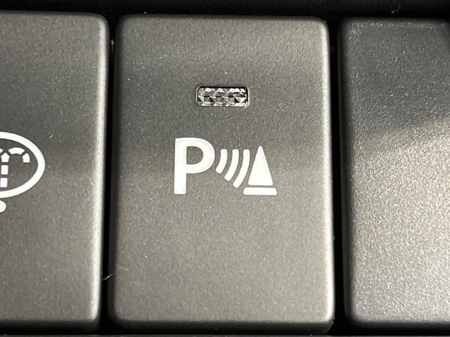 【コーナーセンサー】バンパーに付いたセンサーが障害物を検知！一定の距離に近づくとアラートで教えてくれます♪狭い駐車スペースや車庫入れ時も安心ですね☆