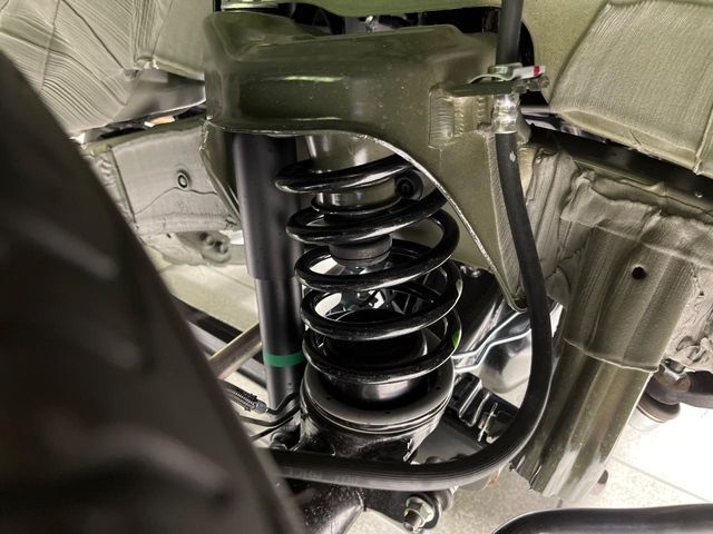 お車を安心してお乗りいただく為には、足回りの定期点検が欠かせません。サービスサポート（有償保証）では無料点検もご提供しており、安心のカーライフをお過ごしいただけるサポート体制が整っています。