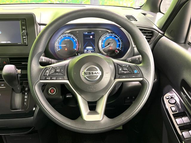 【ステアリングスイッチ】運転中、前方から目線をそらすことなく、オーディオ等の操作が可能な便利機能！安心＆快適なドライブを演出してくれます♪