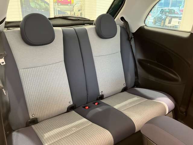 車内もキレイで嫌な臭いもありません☆車内の臭い、汚れが気になる方は内装のスチームクリーナーも施工可能です♪
