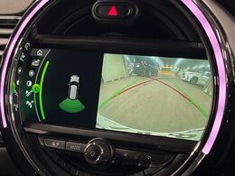 ●バックカメラ：便利な【バックカメラ】で安全確認もできます。駐車が苦手な方にもオススメな便利機能です。