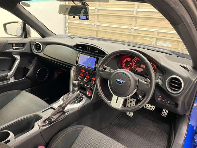 純正オプションフロアマット　KENWOOD製ドライブレコーダー　三菱電機ナビ　TV　バックカメラ　ETC　FA20型2.0L水平対向4気筒エンジン