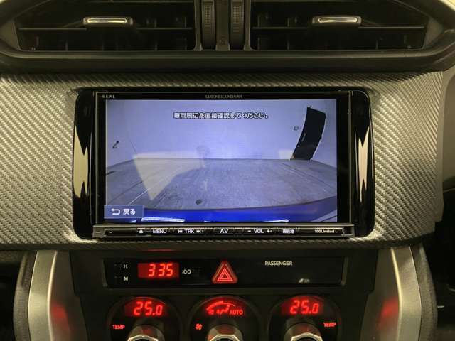 weds製アルミホイール　純正オプションLEDデイライナー　純正オプションフロアマット　KENWOOD製ドライブレコーダー　三菱電機ナビ　TV　バックカメラ　ETC　FA20型2.0L水平対向4気筒エンジン