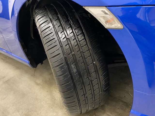 STi製スプリング　weds製アルミホイール　純正オプションLEDデイライナー　純正オプションフロアマット　KENWOOD製ドライブレコーダー　三菱電機ナビ　TV　バックカメラ　ETC　FA20型2.0L水平対向4気筒エンジン