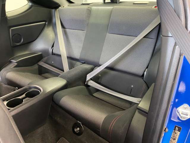 純正オプションフロアマット　KENWOOD製ドライブレコーダー　三菱電機ナビ　TV　バックカメラ　ETC　FA20型2.0L水平対向4気筒エンジン