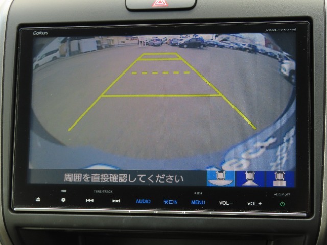 バックカメラ付きなのでバック駐車が苦手な方必見ですよ！見えづらい縁石や積雪にぶつかる事もないですね♪