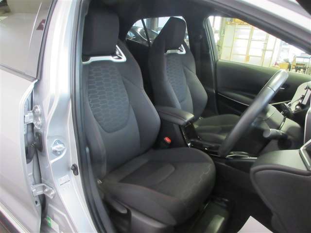 低燃費で環境にもやさしいハイブリッド車です。トヨタ専用診断機器でハイブリッドシステムを綿密に点検してあります！