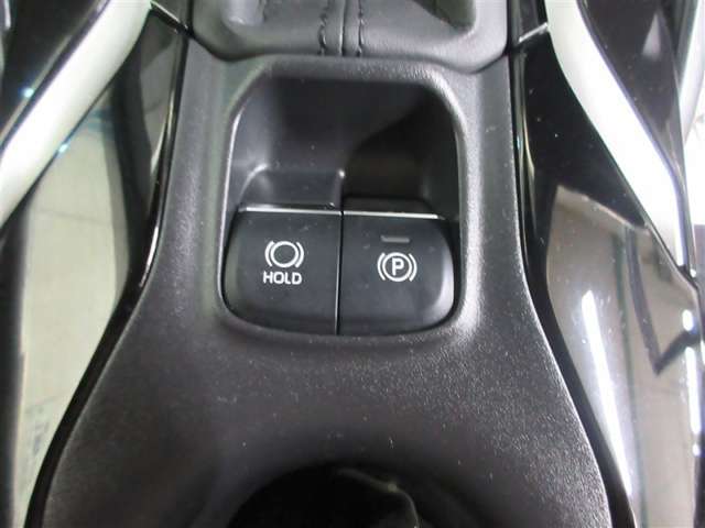 電動パーキングブレーキを搭載。スイッチ操作でパーキングブレーキを作動・解除することが可能ですので、操作の力が不要ですよ♪