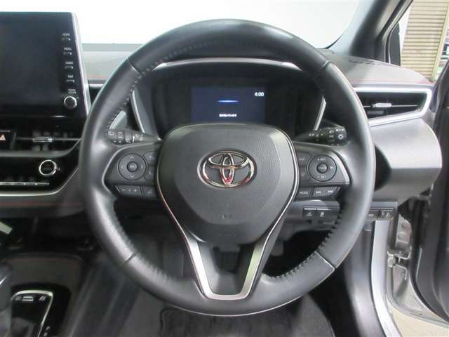 ステアリングスイッチステアリングから手を放さず、運転をしながらさまざまな操作が行えます。