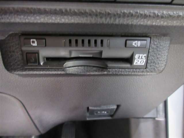 ETC車載器付きです。高速道路の料金所もスムーズに通過できます。