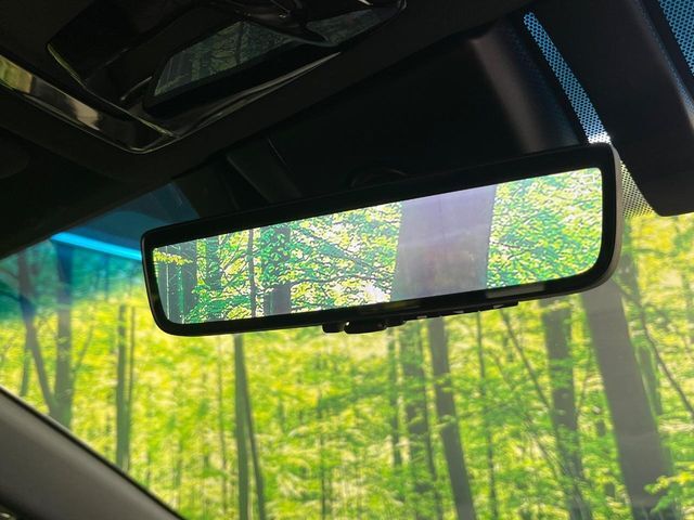 【デジタルインナーミラー】後席の大きな荷物や同乗者で後方が確認しづらい時でも安心！カメラが撮影した車両後方の映像をルームミラー内に表示。クリアな視界で状況の確認が可能です！