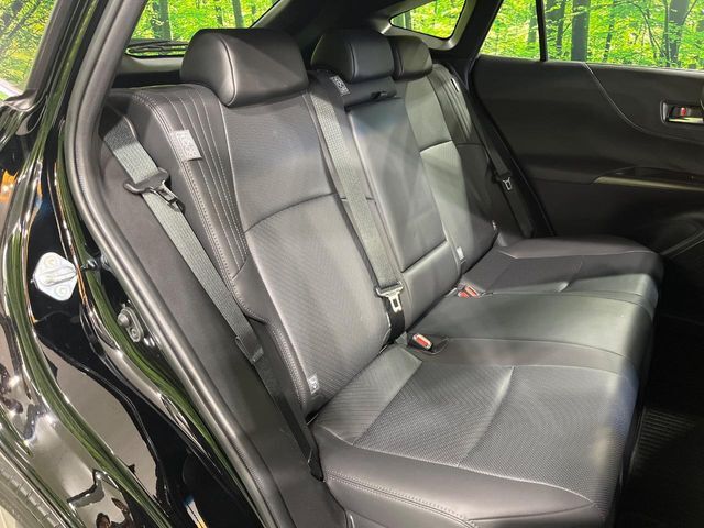 後部座席も気になるようなキズ・汚れやへたり等、大きなダメージはなく、良好な状態です。