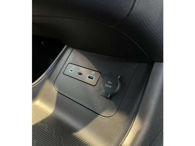 USB Type-A,Type-C各1口ずつ対応しております♪