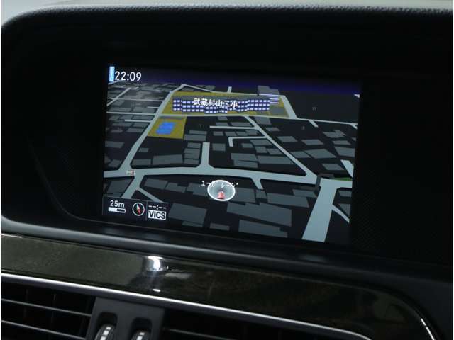 2021年度版に更新済みのHDDナビはミュージックサーバーを内蔵し、Bluetooth音楽再生＆ハンズフリーにも対応。高感度・高画質な映像で視聴可能なフルセグ地デジTVも内蔵し、DVDビデオの再生も可能です。