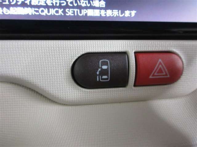 パワースライドドア付きだから、狭い駐車スペースなどでの 乗り降りラクラク！小さなお子さまのいるご家庭には嬉しい装備。