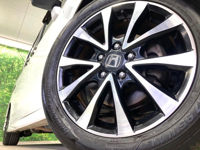 【純正17インチアルミホイール】外観にマッチした純正アルミホイールを装着しております。各種社外アルミホイールや、スタッドレスタイヤも取扱いしております。是非ご相談ください♪