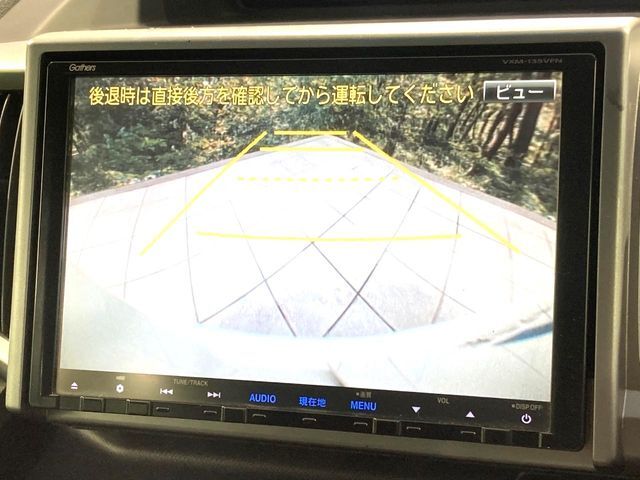 【バックカメラ】駐車時に後方がリアルタイム映像で確認できます。大型商業施設や立体駐車場での駐車時や、夜間のバック時に大活躍！運転スキルに関わらず、今や必須となった装備のひとつです！