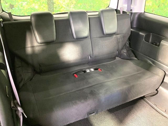3列目シートはもちろん状態良好☆大人でもゆったりと座って頂けますので、大人数でのお出かけもラクラクです♪ご家族で、気の知れた仲間で、ドライブに行くのが楽しみですね♪