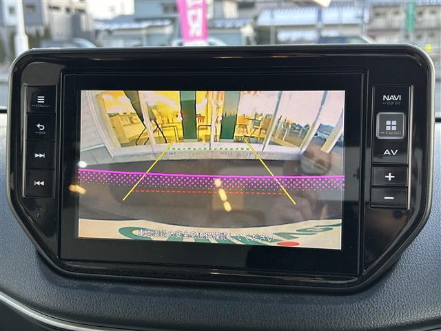 【バックカメラ】駐車時に後方がリアルタイム映像で確認できます。大型商業施設や立体駐車場での駐車時や、夜間のバック時に大活躍！運転スキルに関わらず、今や必須となった装備のひとつです！