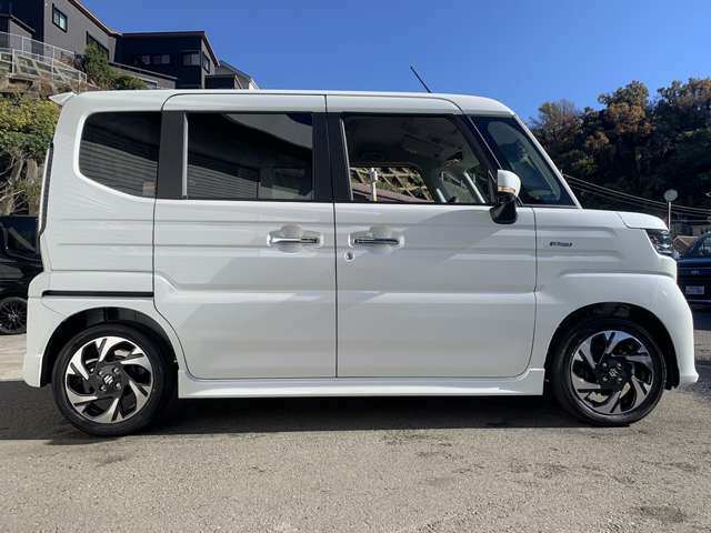 届出済未使用車☆デュアルセンサーブレーキII☆ACC☆スズキコネクト☆メーカーナビ☆全方位モニタ☆フルセグ☆ワンタッチWパワスラ☆マルチユースフラップ☆ハーフレザーシート☆シート＆ステアヒータ☆HUD