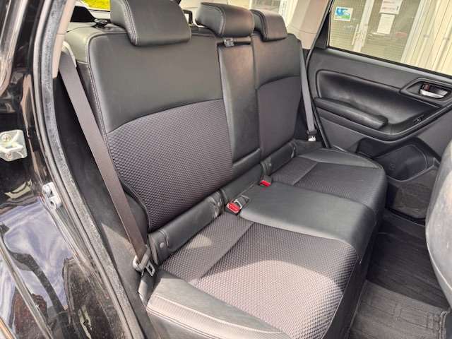 お客様に隅々まで見ていただけるよう展示車両は常に綺麗に仕上げております！お客様のご来店、スタッフ一同心よりお待ち申し上げます。