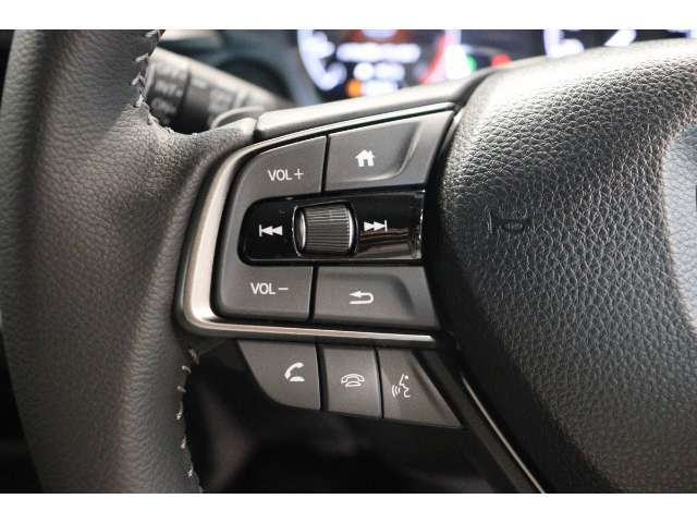運転しながら操作が出来る画期的装備！これ便利です