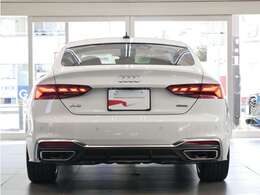 後続車両から長く見られるリヤスタイルも、Audiらしく上品で洗練されたデザインで見る人を惹きつけます。