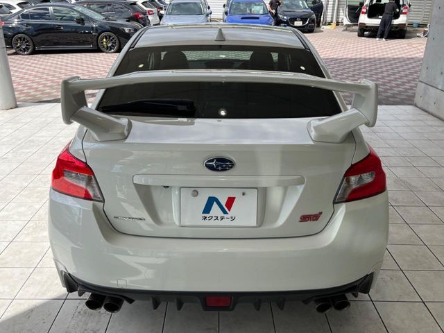 安心の最長10年・走行無制限保証（有償）をご用意。保証内容も充実はもちろん、無料点検＆オイル交換や、年中無休の全国・24時間ロードサービスも付帯されておりますのでご安心下さい。