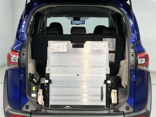 納車前に当店エンジニアがしっかり点検整備。プロの目で厳しくチェックいたします。トヨタディーラーの安心です。