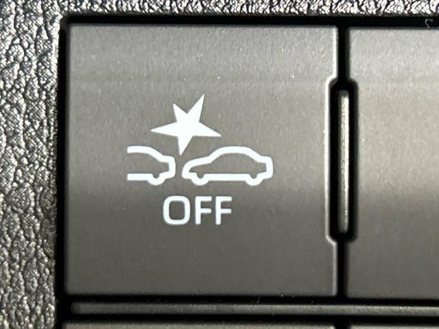【スマートアシスト】走行中に前方の車両等を認識し、衝突しそうな時は警報とブレーキで衝突回避と被害軽減をアシスト。より安全にドライブをお楽しみいただけます。
