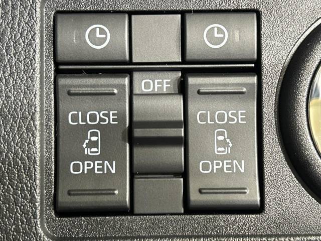 【両側パワースライドドア】スマートキーや運転席のスイッチで後席両側スライドドアの開閉が可能♪電動だから力を入れてドアを開ける必要が無く、小さなお子様でも簡単に開け閉めでき快適です♪