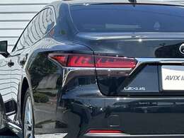 後部デザインはレクサスフラッグシップらしい高級感溢れるスタイリングとなっております！