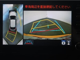 車庫入れなどでバックする際に後方確認ができて便利です。駐車時の頼もしい味方です！