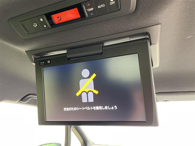 【後部座席操作部】後部座席を快適に過ごしていただくための便利な装備が付いています！