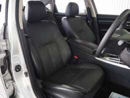 ☆高級感溢れる黒革シート装備♪