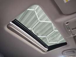 ☆全国的にも少ない開放感溢れるサンルーフ付き♪