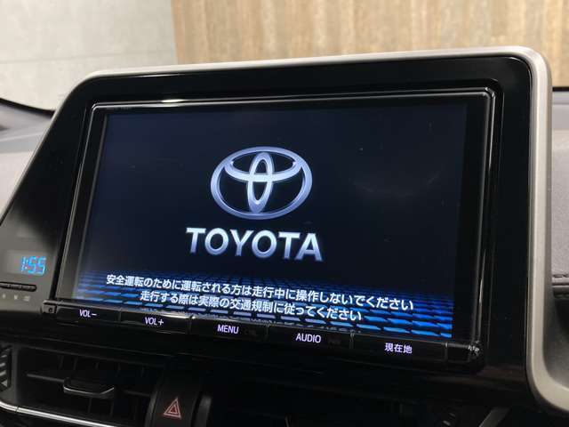 【純正ナビ】人気の純正ナビを装備しております。ナビの使いやすさはもちろん、オーディオ機能も充実！キャンプや旅行はもちろん、通勤や買い物など普段のドライブも楽しくなるはず♪
