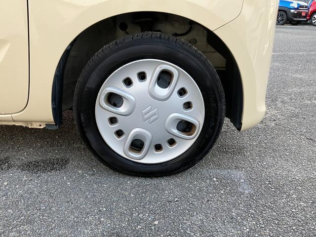 14インチのシルバー色、フルホイールキャップを装着！