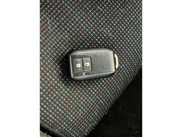 携帯リモコンキーは2個付属！リモコンキーには車両からはなれた所からカギの開け閉めが可能なキーレスエントリーボタン付き！