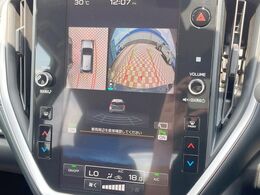 【デジタルマルチビューモニター】車のフロントやサイドのカメラ画像を同時にモニター表示することで、悪路や狭い道を走行時でも周囲の状況確認ができ安心！本格SUVにうれしい装備です♪