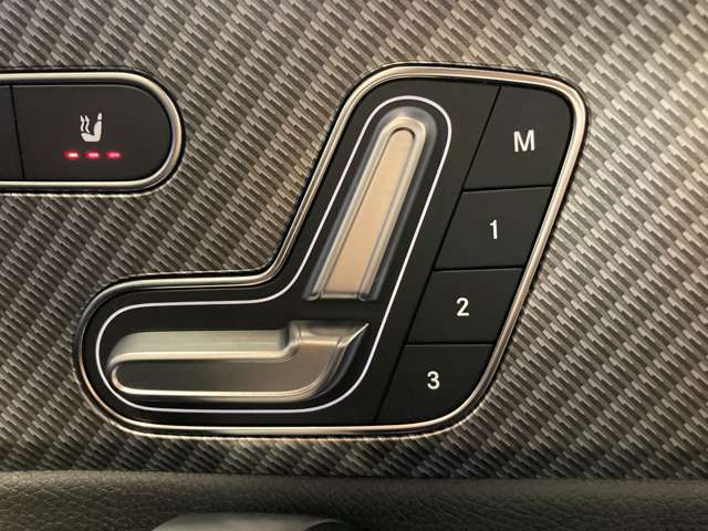 全国へのご納車を承っておりますので遠隔地のお客様にもご安心いただけます。（費用に関しましては、別途お見積りさせていただきます。）勿論、日本全国の正規ディーラーにて保証が受けられます。