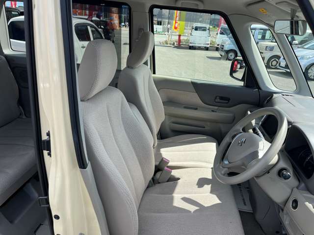運転席シートです☆目立つシミや汚れもありません☆