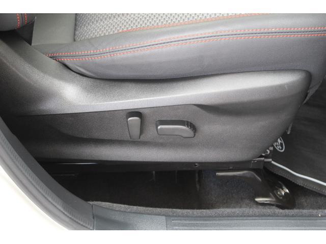 運転席シートはドライバーの体格に合わせて細やかな調整が可能な電動パワーシートを採用！