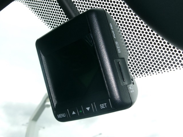 万が一の際の記録から煽り運転などの危険運転対策まで！！運転時の強い味方であるドライブレコーダーも付いています。